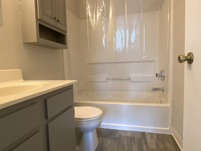 Master Bath - 247 W Union St