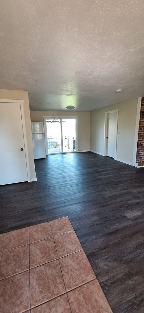 Building Photo - Single level pet friendly home - Move In Special