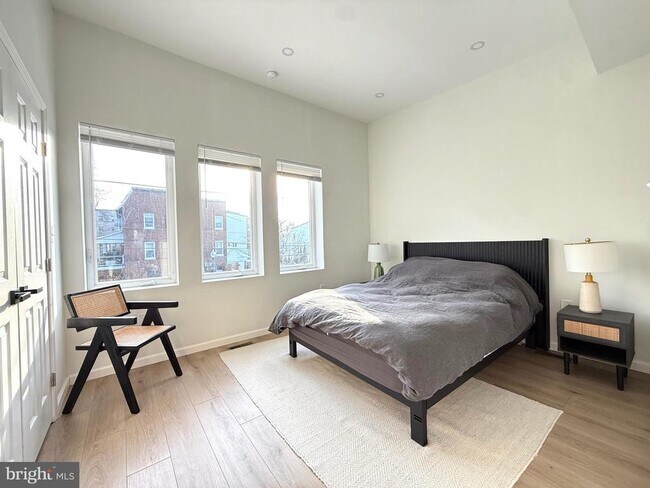 Building Photo - 5326 9th St NW