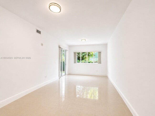 Building Photo - 652 NE 63rd St