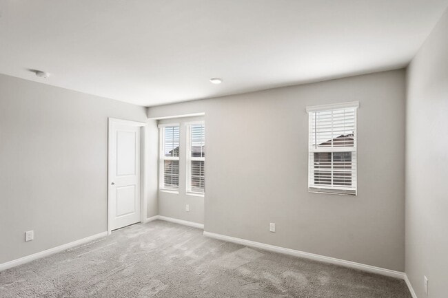 Building Photo - 5 Bedroom Home In Inspirada With Bed And F...