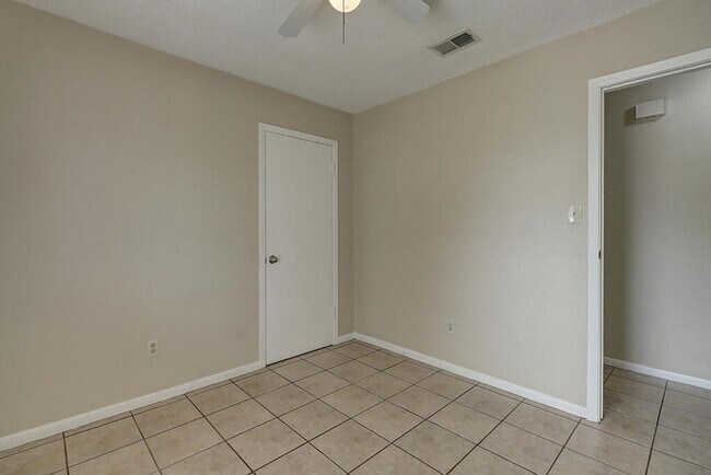 Building Photo - 5225 Bonham St