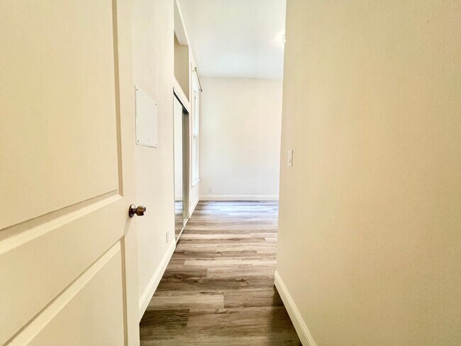 Building Photo - 963 Oak