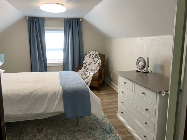 Upper Bedroom - 2424 S Memorial Dr