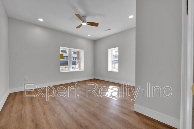 Building Photo - 1720 34th Pl N