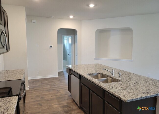 Building Photo - 609 Great Plains