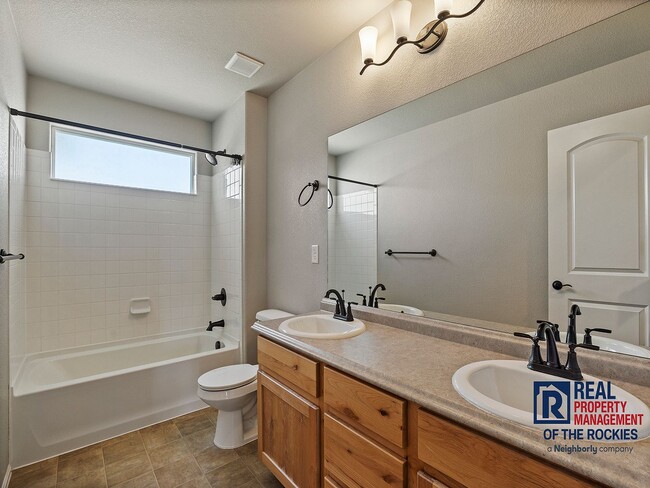 Building Photo - Amazing 4 Bed 3.5 Bath House in Severance!