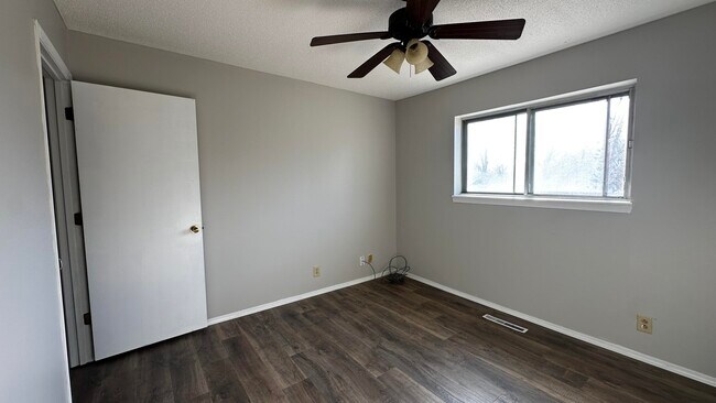 Building Photo - 4605 Grandview Ct