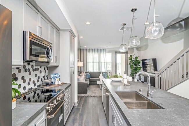 Building Photo - Stunning Fully Furnished Tri-Level Townhome 4BD/4BATHS! Central AC/Heat with Solar! 2 Car attache...