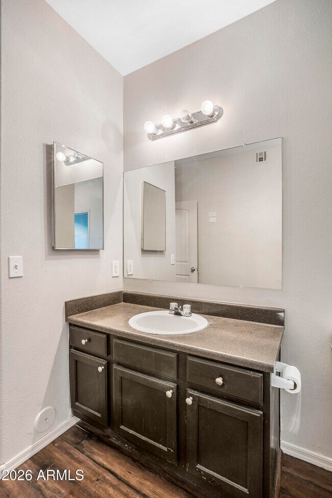 Building Photo - 4644 N 22nd St