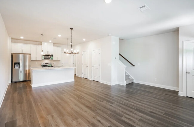 Building Photo - 228 River Rock Dr