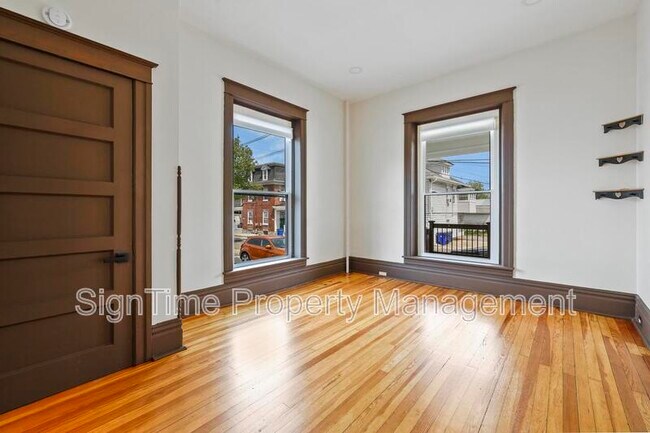 Building Photo - 27 Wayside Ave