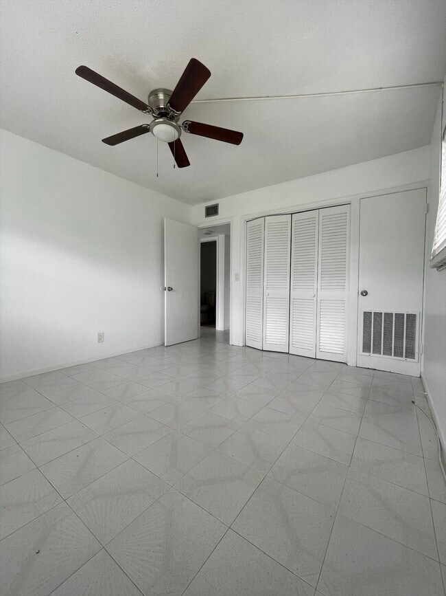 Building Photo - 172 Salisbury I