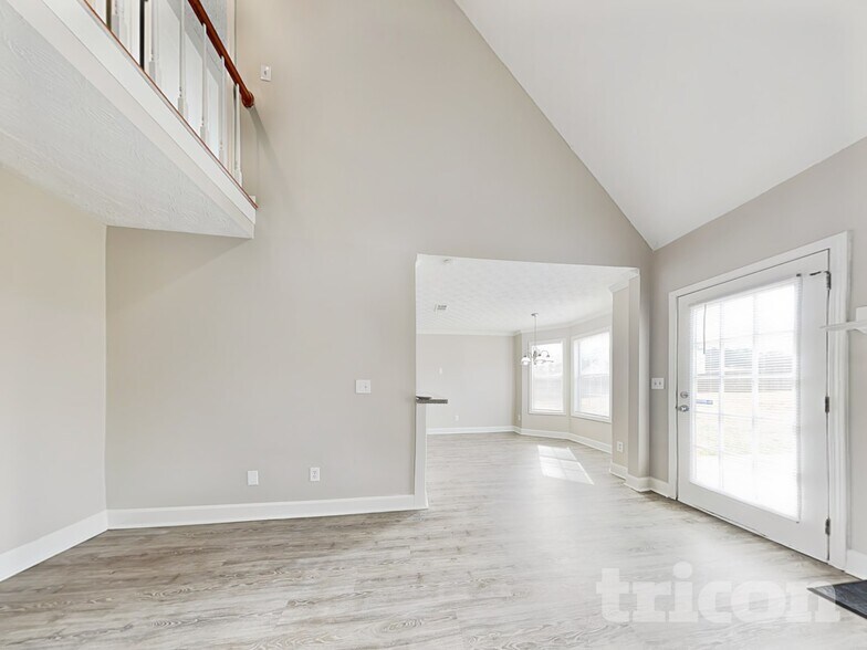 Building Photo - 25 Bermuda Cir