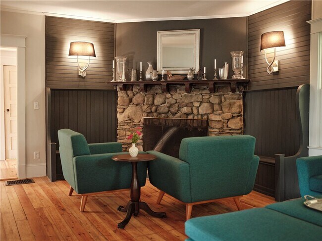 Building Photo - 38 Lake St