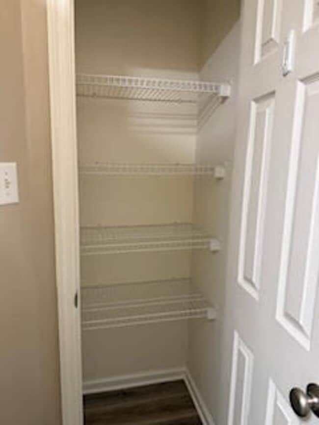 Building Photo - Knoxville 37934 - 2 bedroom, 2 bath condo - Contact Susan Niedergeses (865) 300-4722