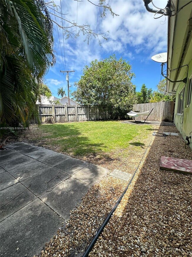 Building Photo - 1753 NE 18th St