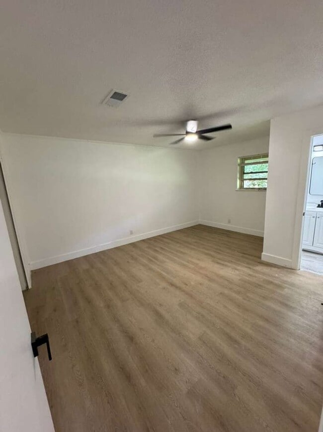 Building Photo - Gorgeous all renovated Home in Vidor, TX!.