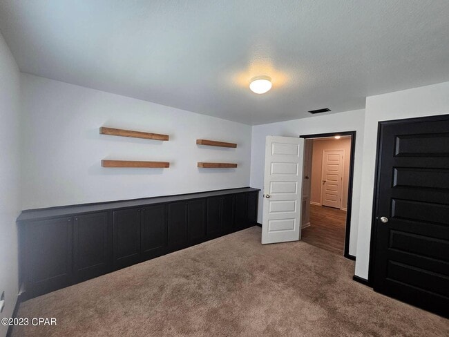 Building Photo - 4075 Silver Spur Rd