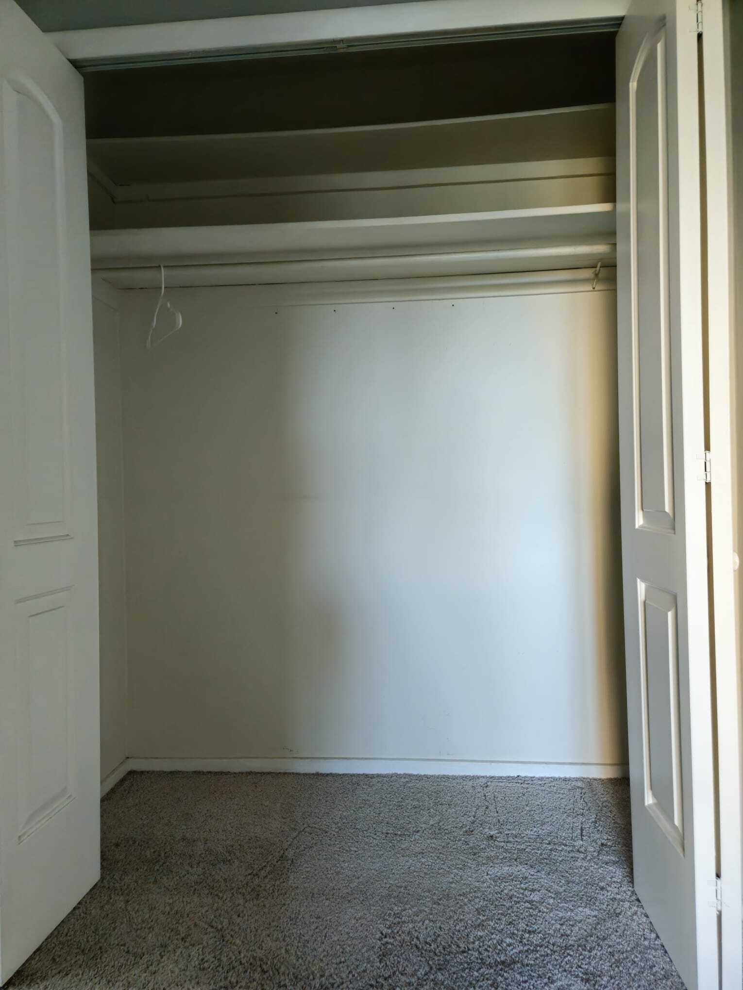 Closet - 2909 N Sheridan Rd