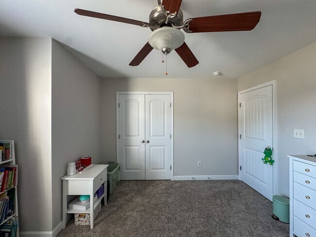 Building Photo - Well-Maintained 4 Bed 2.5 Bath Home with a Pool