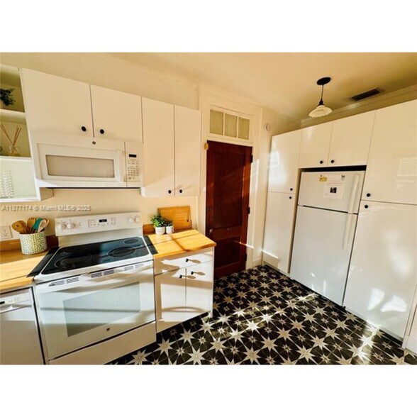 Building Photo - 3224 Biscayne Blvd