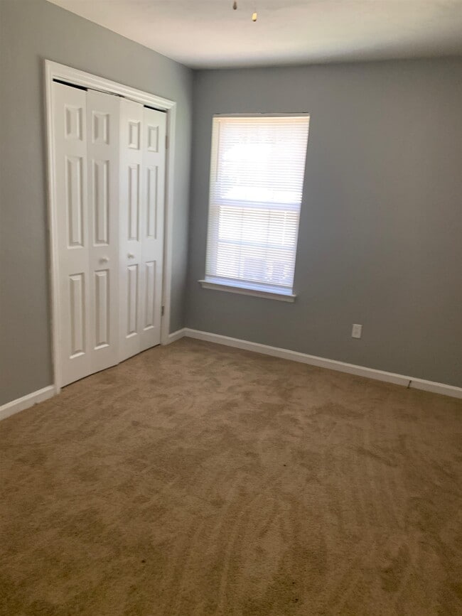 Building Photo - 3402 N Ridge Rd