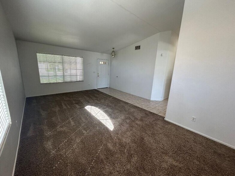 Building Photo - 6138 Circling Hawk Dr