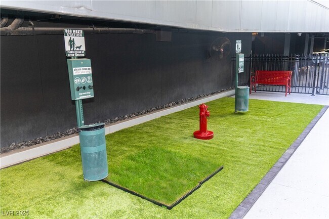 Building Photo - 3726 S Las Vegas Blvd