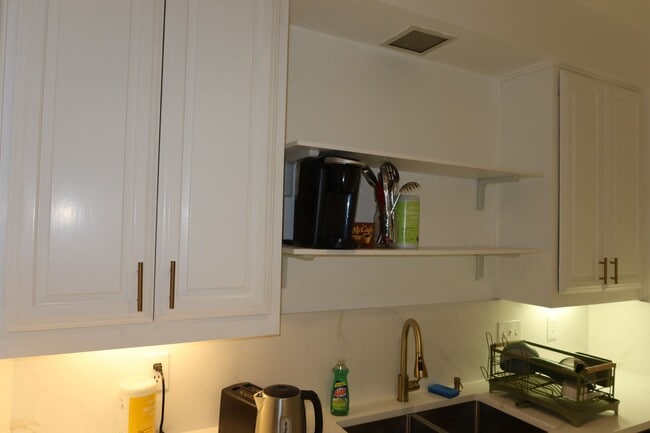 Building Photo - Orange Tree - West Campus- Beautiful 2 Bed...