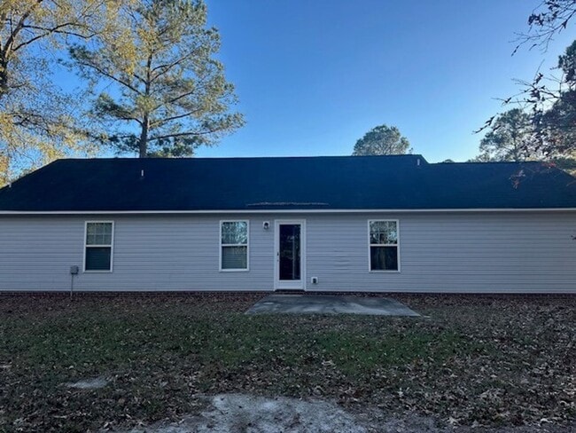 Building Photo - 3 Bed/2 Bath Home - 10 minutes to SJAFB!