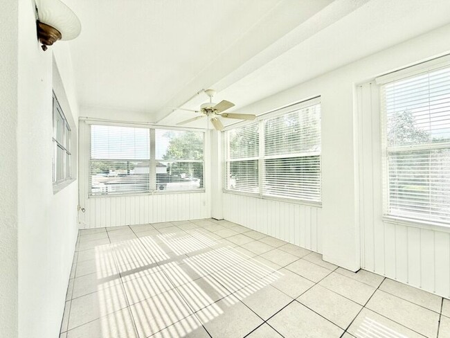 Building Photo - 445 32nd Ave N