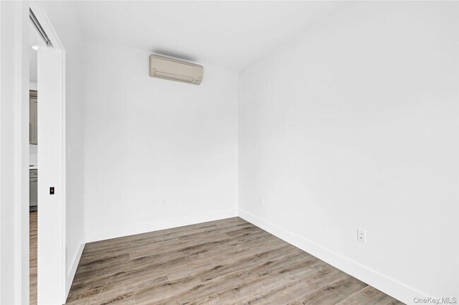 Building Photo - 533 Greenwich St