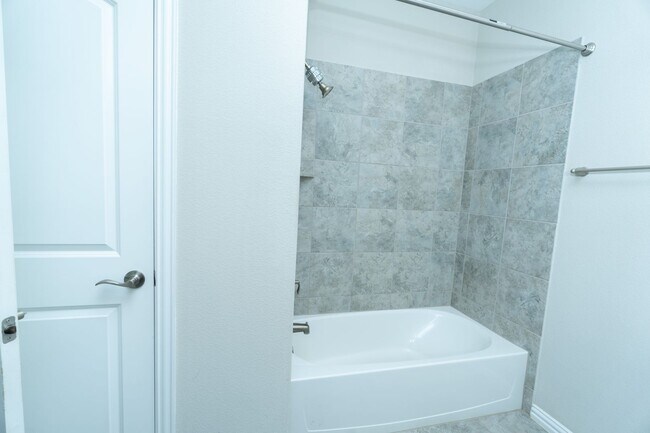 Building Photo - 2813 Barnsley Dr