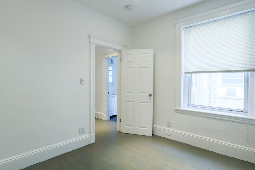 *Pictures are representative samples of the advertised unit. In some cases, the actual units you tou - 54 Queensberry St