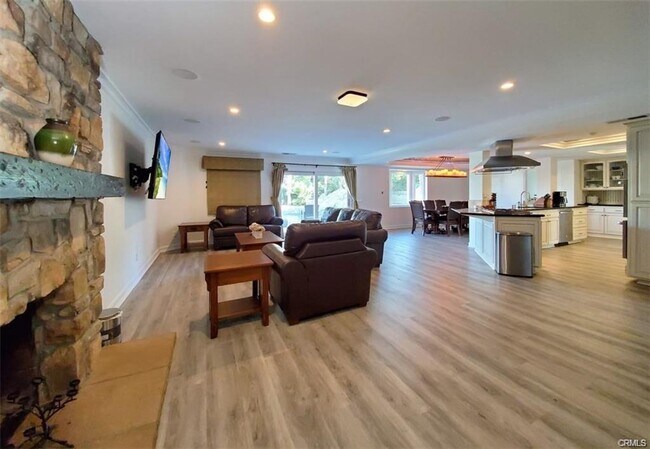 Building Photo - 18684 Santa Ramona St