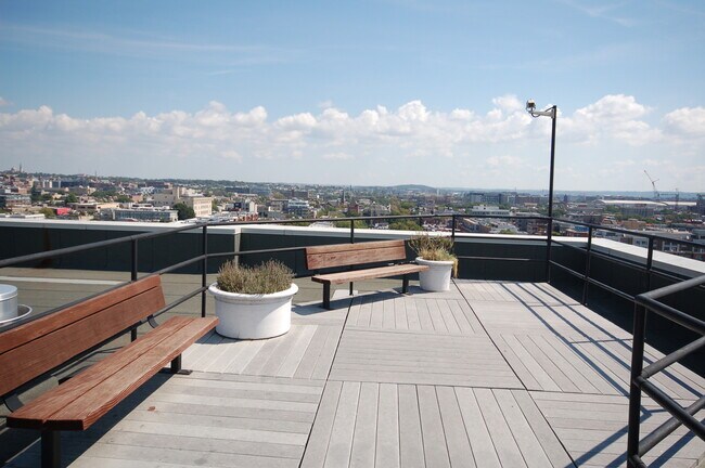 Building Photo - Top-Floor 1BR/1BA in Iconic Dupont Circle ...