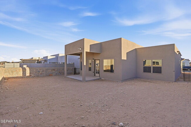 Building Photo - 13817 Summer View Ave