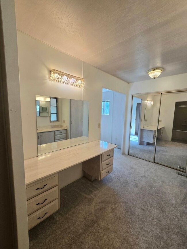 Building Photo - Light and Airy 2 Bedroom 2 Bath In Heather Glen Estates