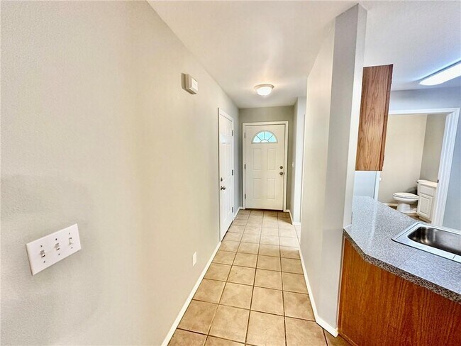 Primary Photo - 1431 W Jct St