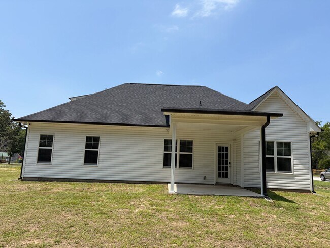 Building Photo - 908 Stevens St