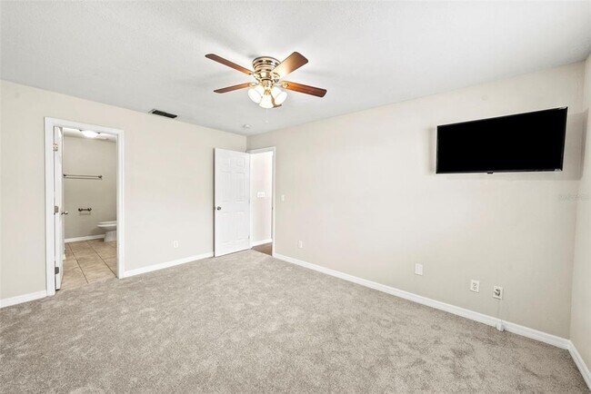 Building Photo - 6601 N Elizabeth St