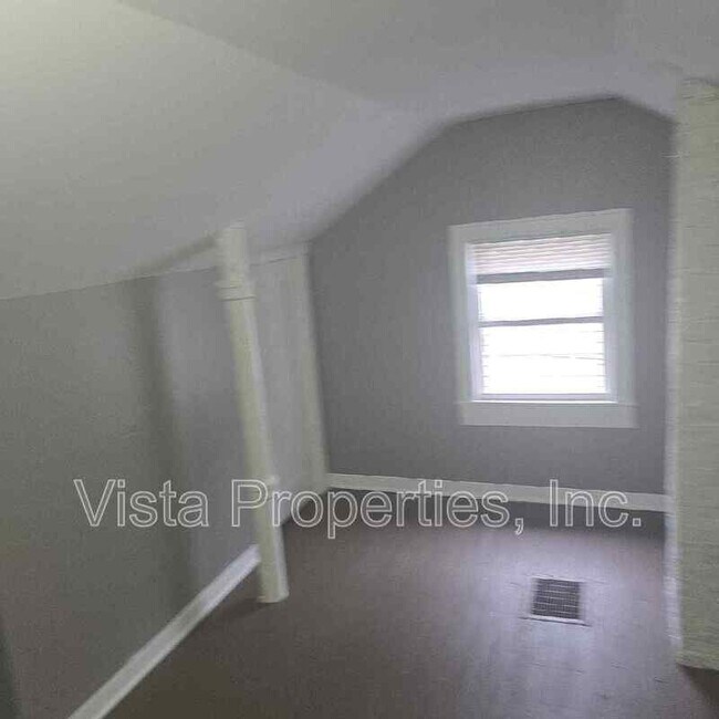 Building Photo - 835 S 38th St