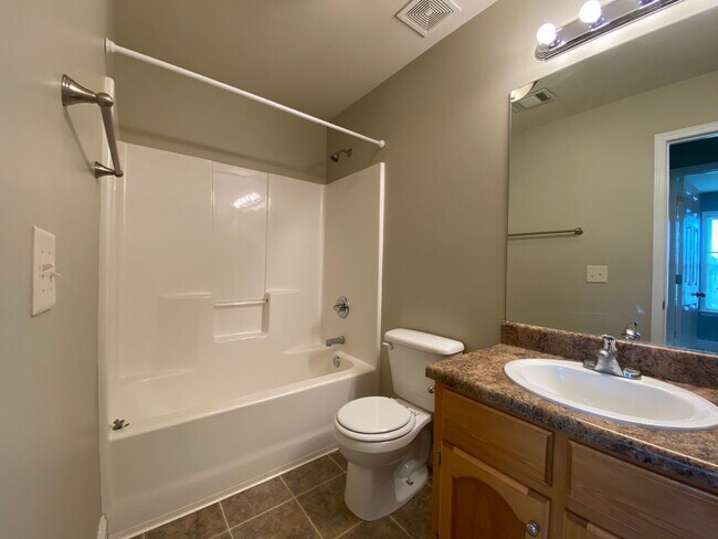 Building Photo - Home for Rent in Woodstock! View with 48 H...