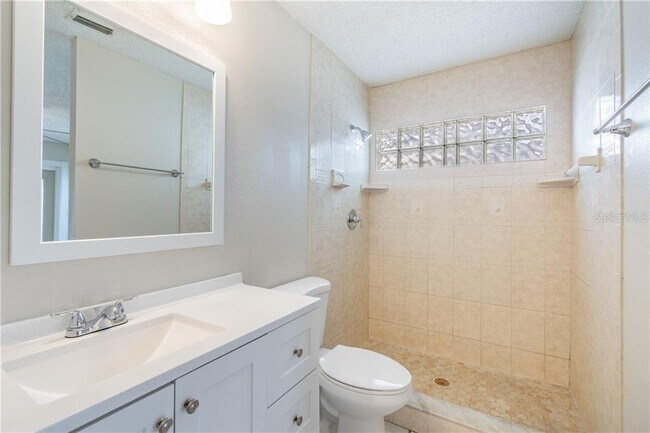 Building Photo - 5010 Larch Ln