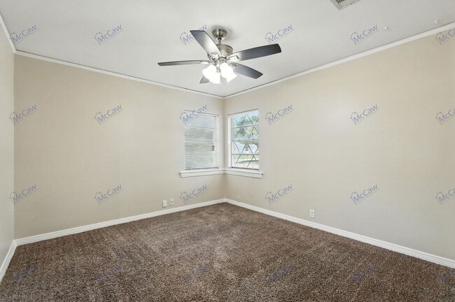 Building Photo - 1605 Maple Dr