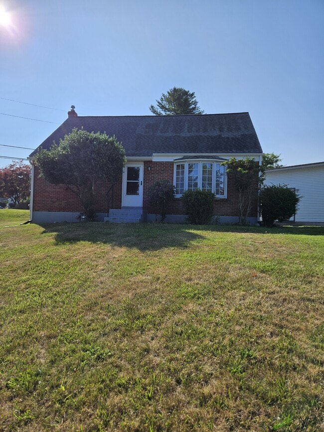 Building Photo - 2415 S Lumber St