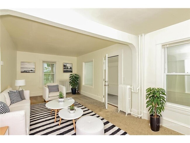 Building Photo - 250 N Irving Ave