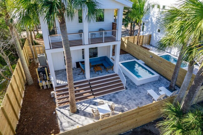 Building Photo - 2 Sanchez Cove