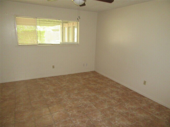 Building Photo - 12215 Pompano Ln